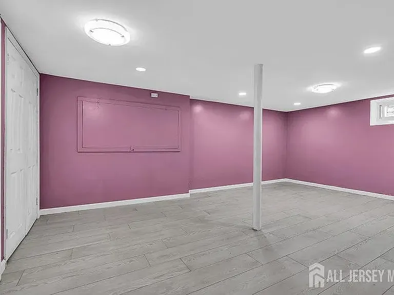585 Noe Ave — Photo 28