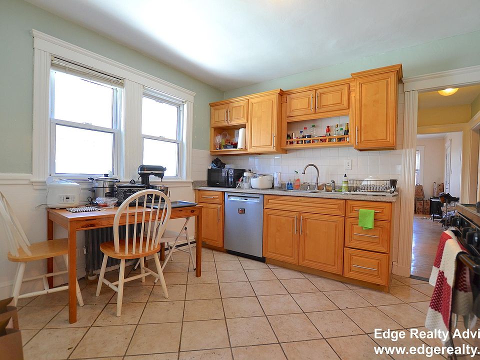1st image of 229 N Harvard St
