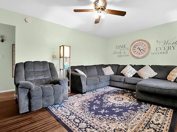 4th image of 3935 Clearwater Dr