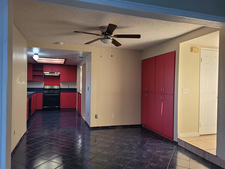 8525 Vinmar Ave — Photo 12