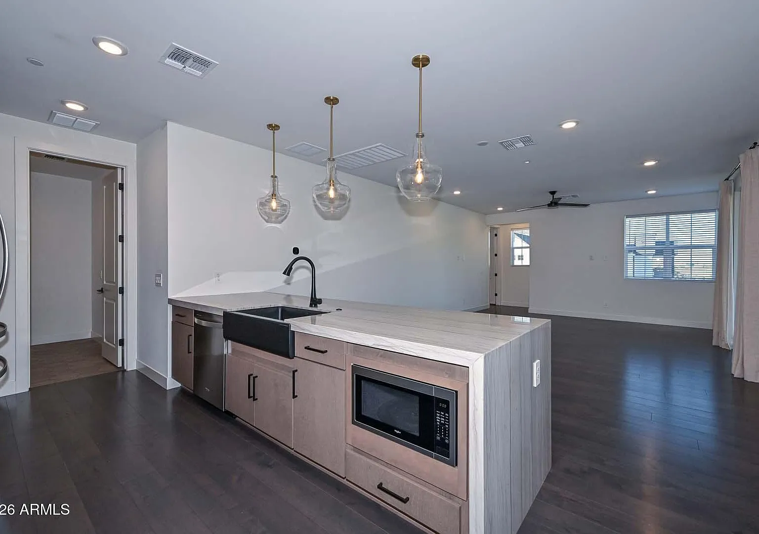 2 bed, 2.0 bath, 1811 sqft, $3,800 — Photo 3
