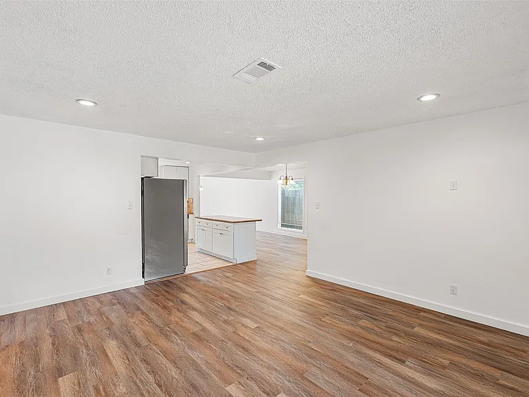 9005 Gabriel St — Photo 2