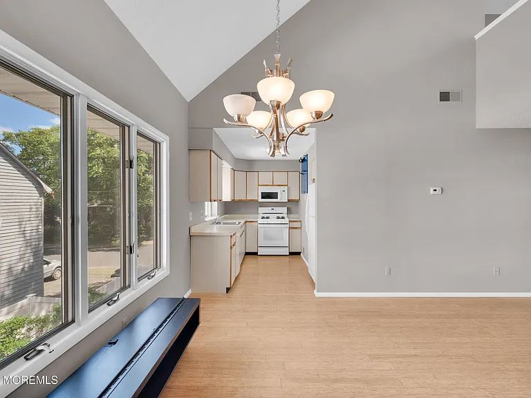 2230 Bridge Ave #4 — Photo 6