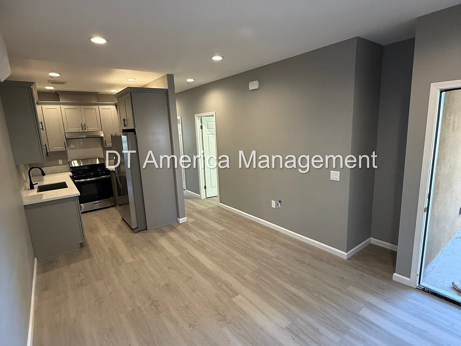3 bed, 850 sqft, $2,600 — Photo 4