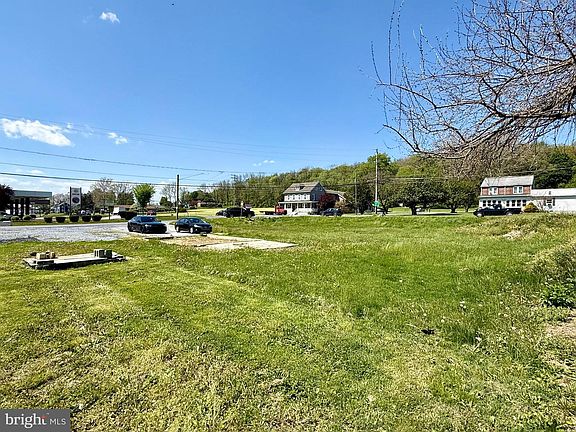 5th image of 469 Hill Rd