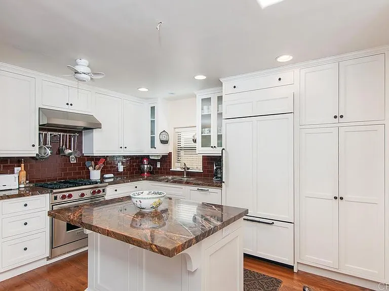 1033 Encino Row — Photo 6