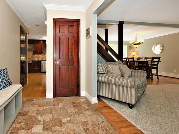 2nd image of 7 Deauville Ct