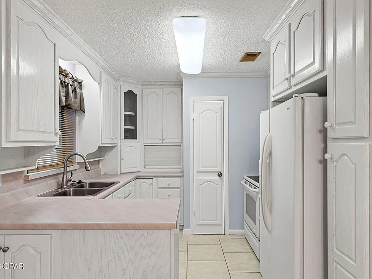 106 Moody Dr — Photo 7
