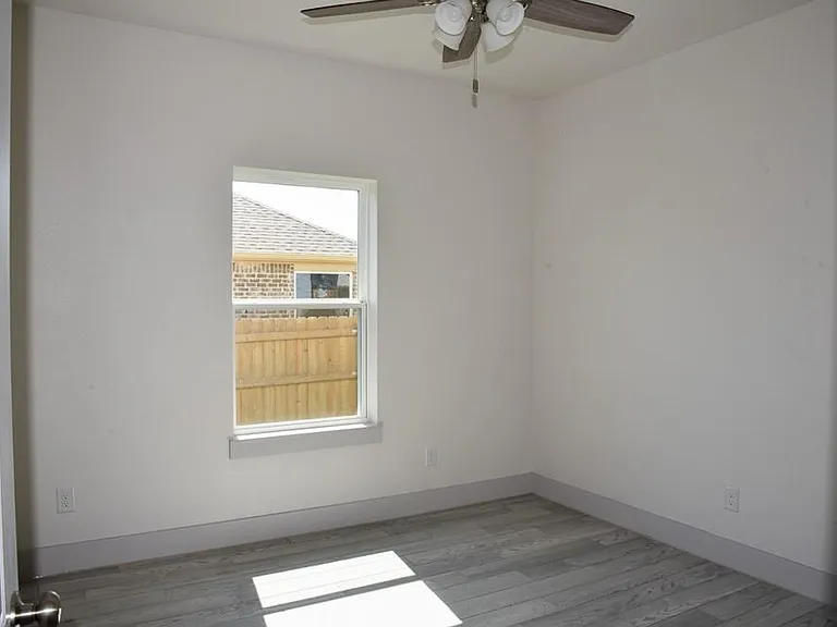 912 Avagail Ave — Photo 13