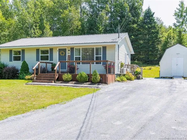 28 Loyalist Dr, Hampton, NB E5N 5V6