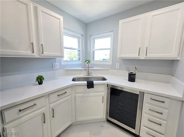 1327 Ebbetts Pass, Las Vegas, NV 89110