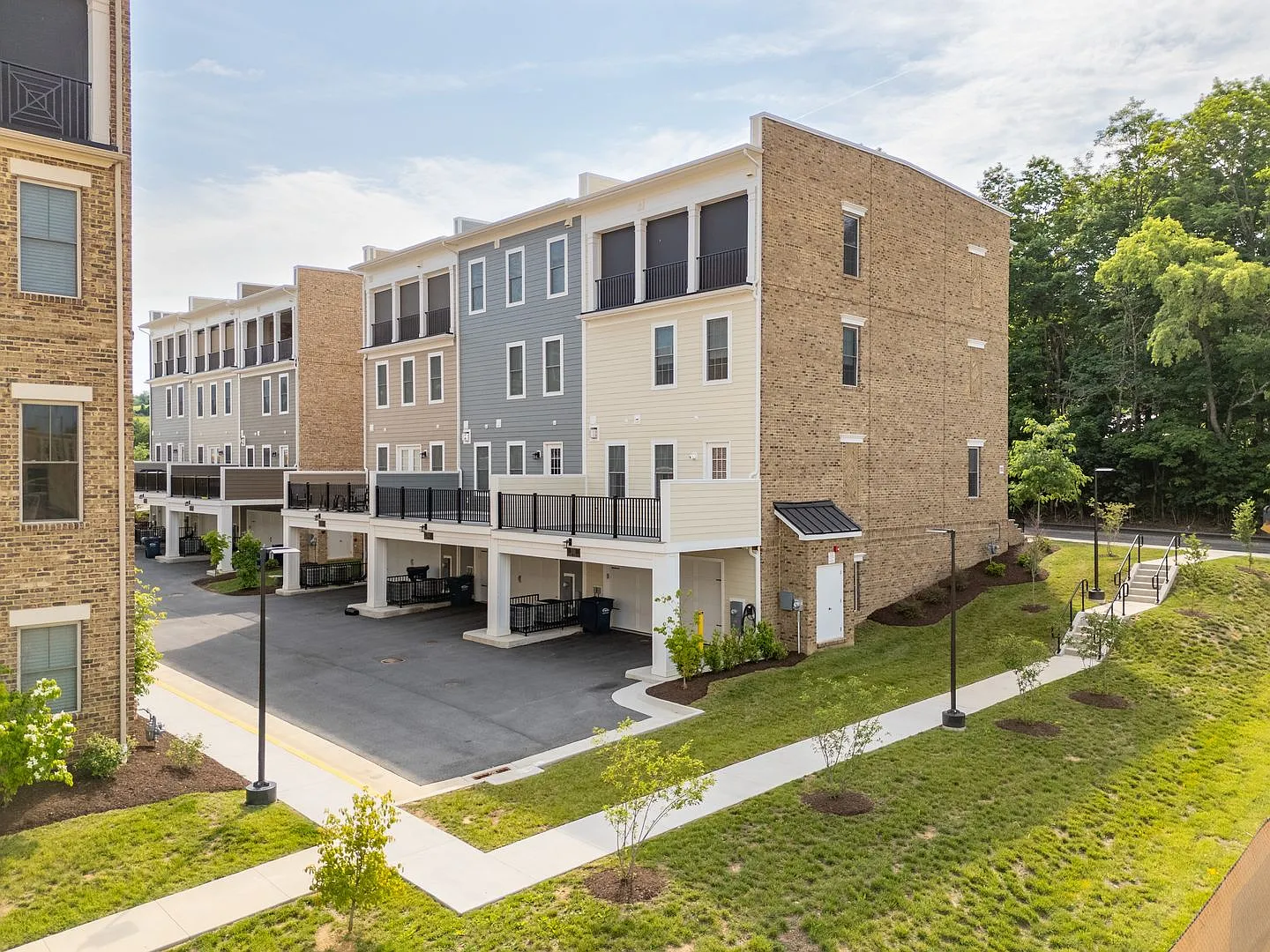 4 bedroom 4.5 bath townhouse @ Midtown! — Photo 4