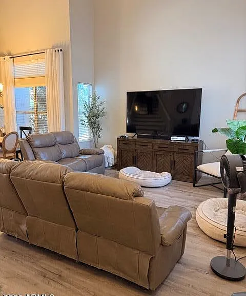 1237 E Glenhaven Dr — Photo 3