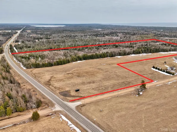 W Pawley Rd, Gulliver, MI 49840