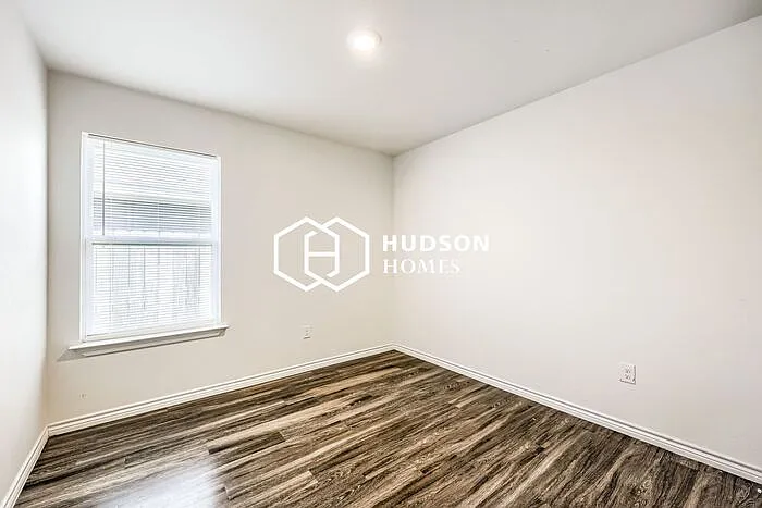 7918 Vineyard Dr — Photo 9