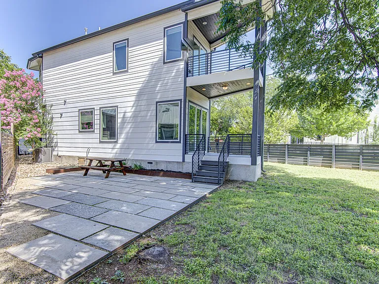 2406 E 16th St — Photo 31