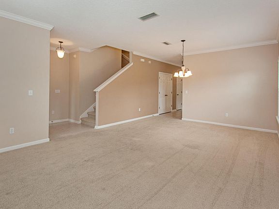 2nd image of 1525 Chatham Ct