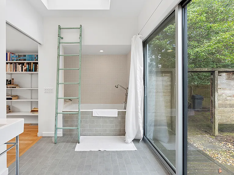 54 Gardiner Dr — Photo 11