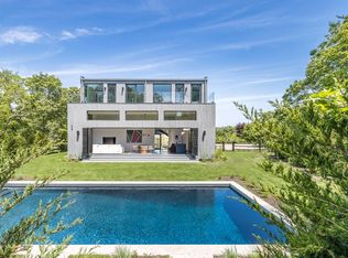 5 Ridge Ln, Hampton Bays, NY 11946