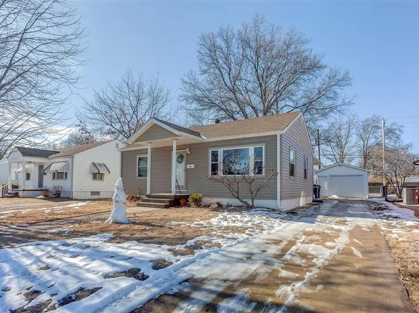 348 10th St, Wood River, IL 62095