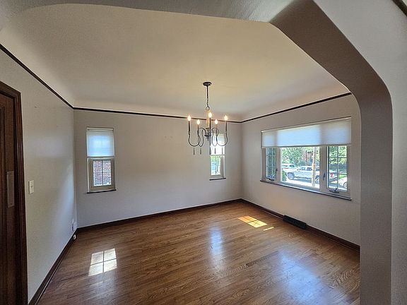 5th image of 3319 Ameliamont Ave