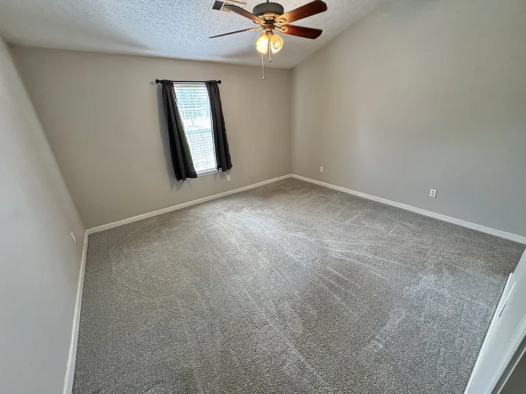2237 Ross Ln — Photo 20