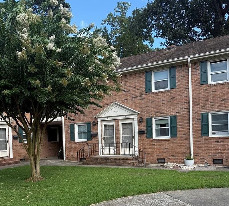 1st image of 1245 Laskin Rd APT 9