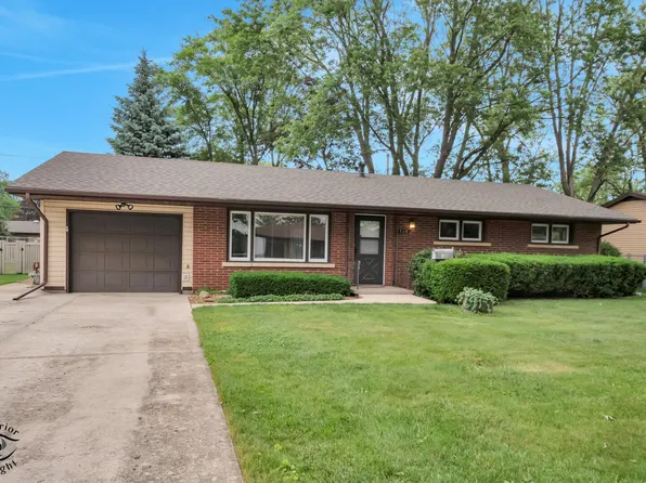 520 Evergreen Ln, Bradley, IL 60915