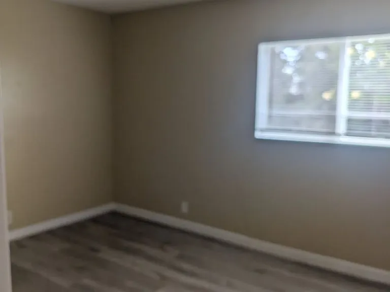 946 S Barrett Rd — Photo 6