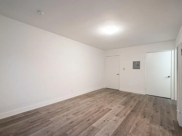 1011 San Julian St #204 — Photo 15