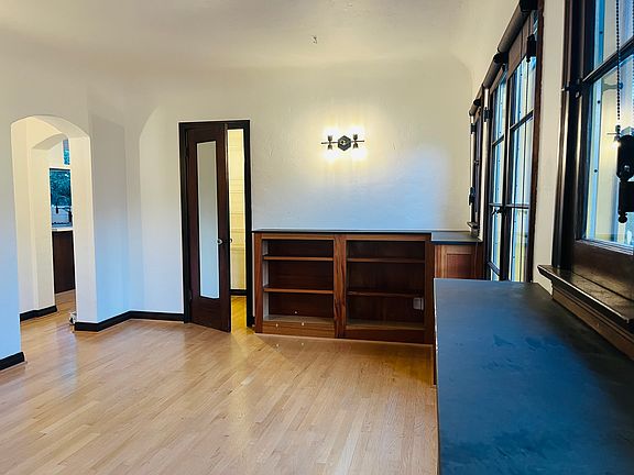 Living room (photo 3)
