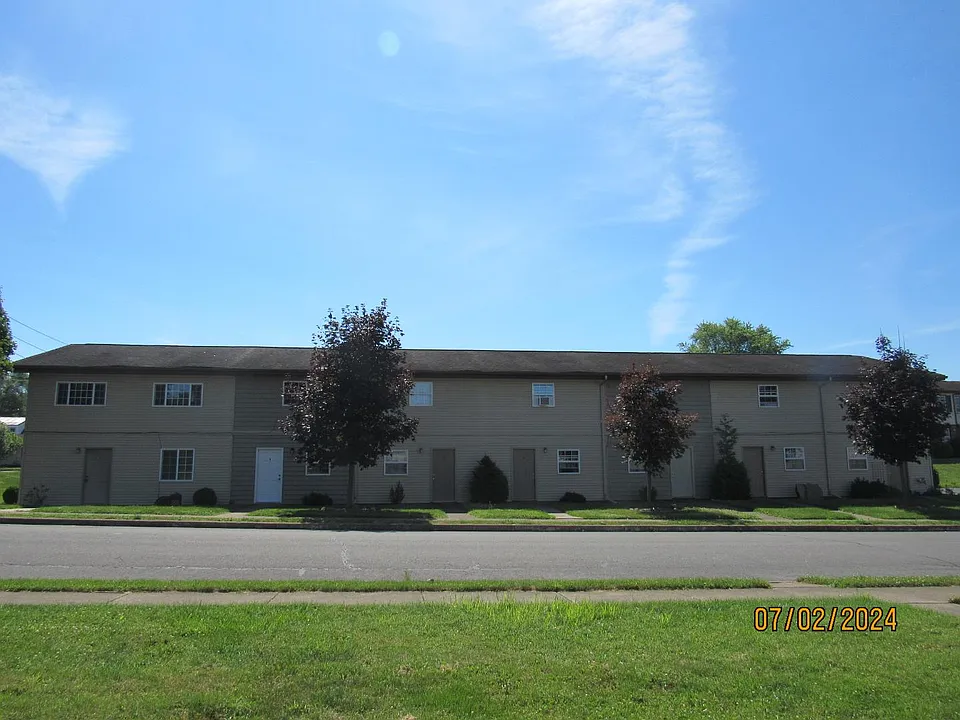 601 S High St #1