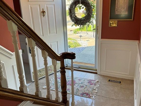 2nd image of 1533 Woodhill Cir NE