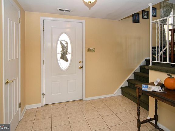 4th image of 1042 Prospect Ln