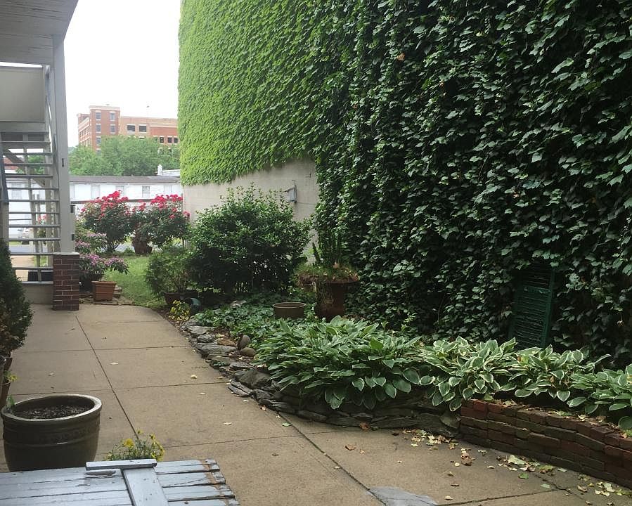 Balcony overlooks Garden