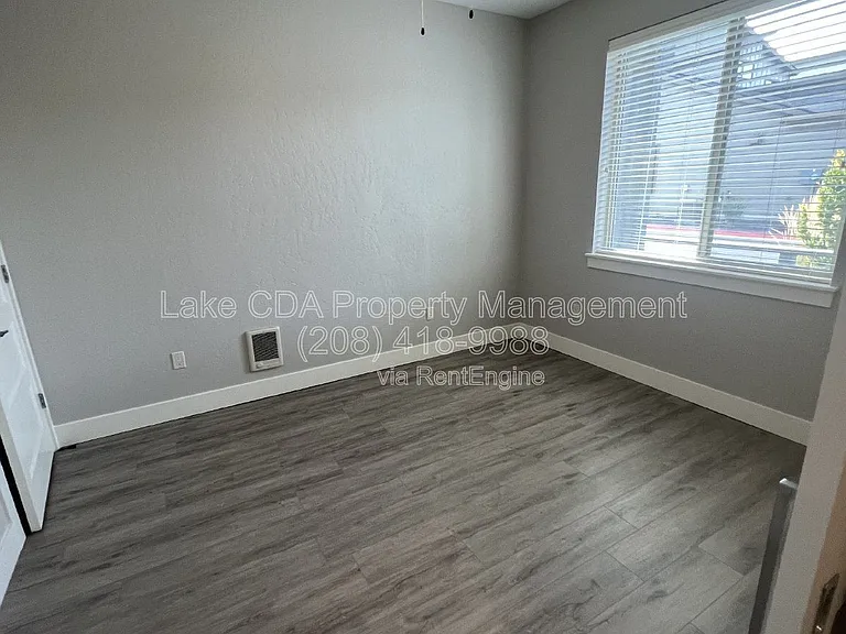 3343 N Rosalia Rd — Photo 6
