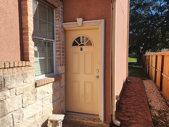 2nd image of 3304 Lausanne Ave #B