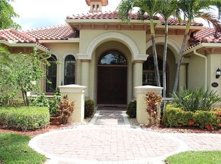 1015 Tivoli Dr, Naples, FL 34104