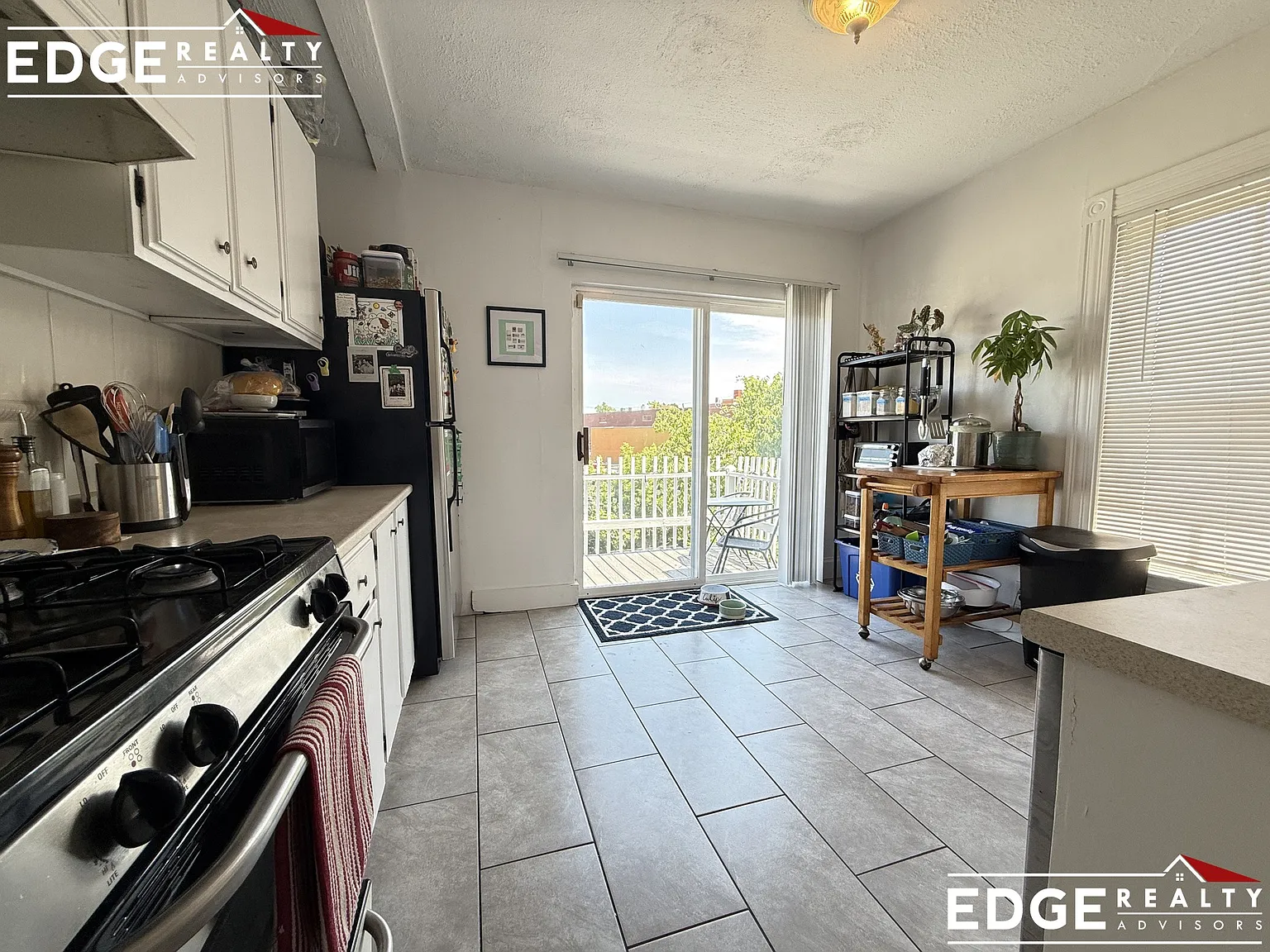 3 bed, 2.0 bath, $3,000 — Photo 2