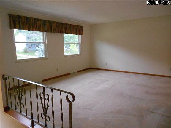 5th image of 238 Chelmsford Dr