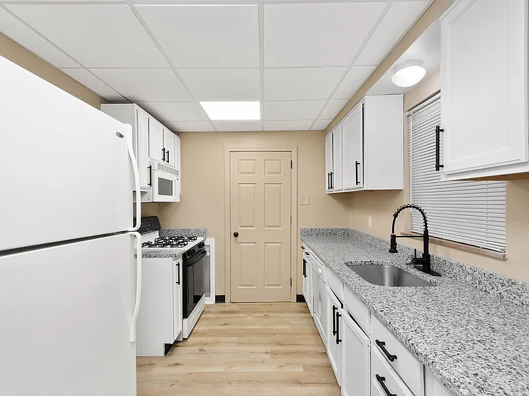 610 Brown Ave — Photo 1