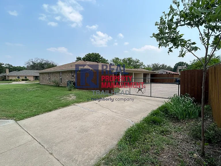 6402 Espana Dr — Photo 28