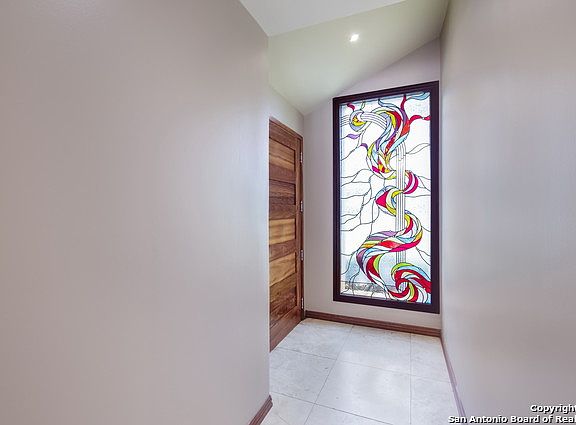 4th image of 400 Meadowbrook Dr