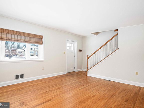 3rd image of 107 Northway Dr