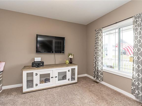 3rd image of 2315 SE Willowbrook Dr