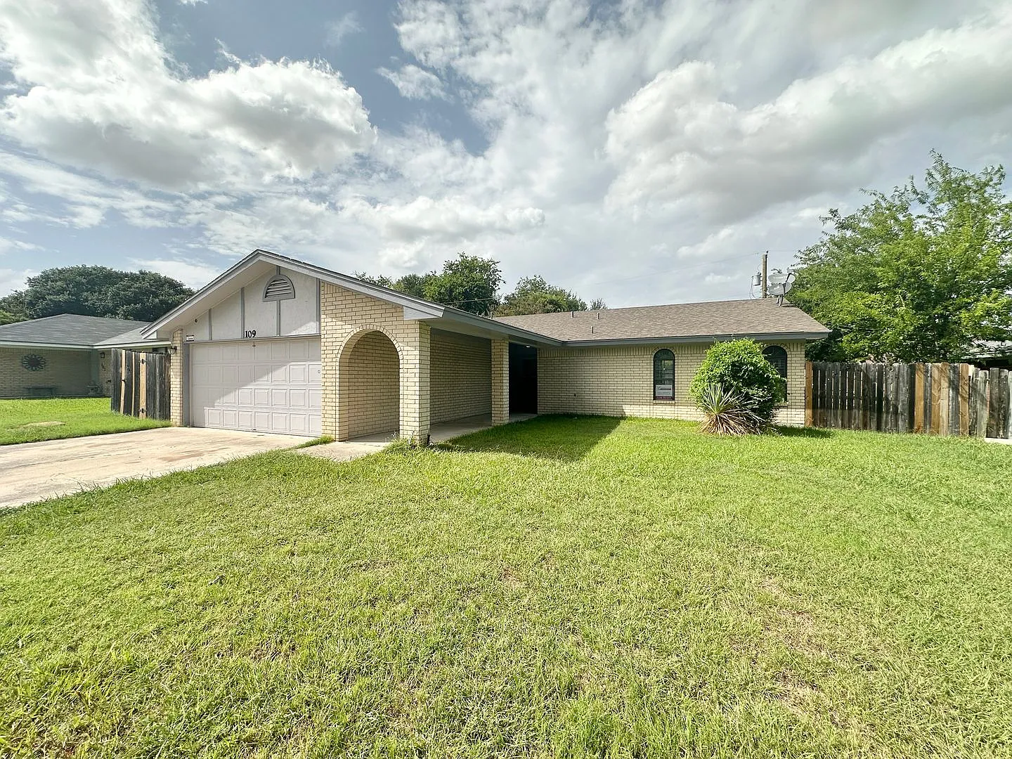 Price Drop! Viewable August 17th! Pets Accepted! — Photo 2