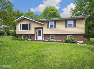 16 Holland Ln, Castleton, NY 12033