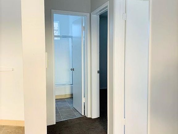 5th image of 821 Glenway Dr #1