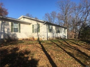 2237 Hensons Farms Rd, Festus, MO 63028