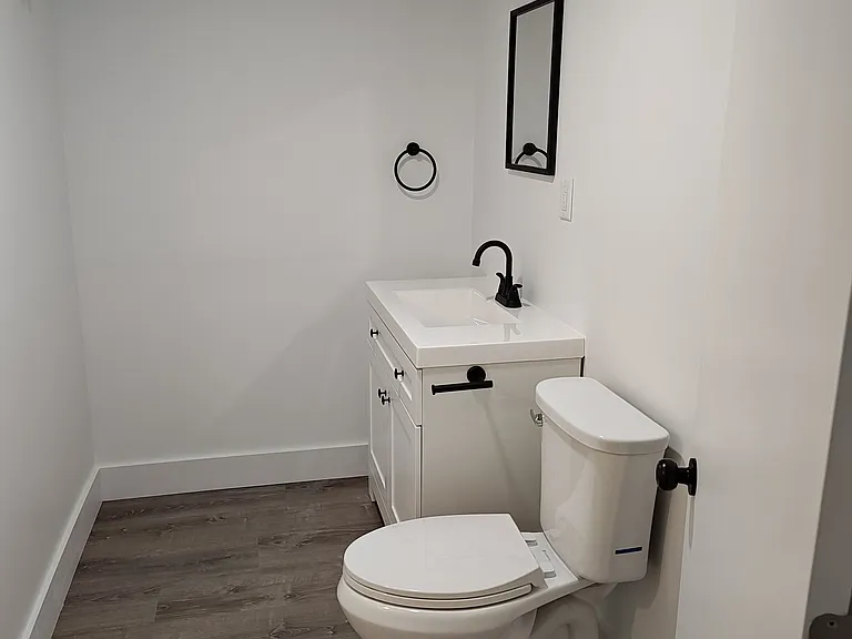 200 W Walnut St #6 — Photo 8